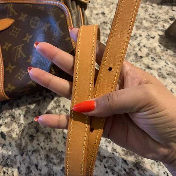 Authentic Vintage LV Monogram Crossbody - Picture 6 of 7